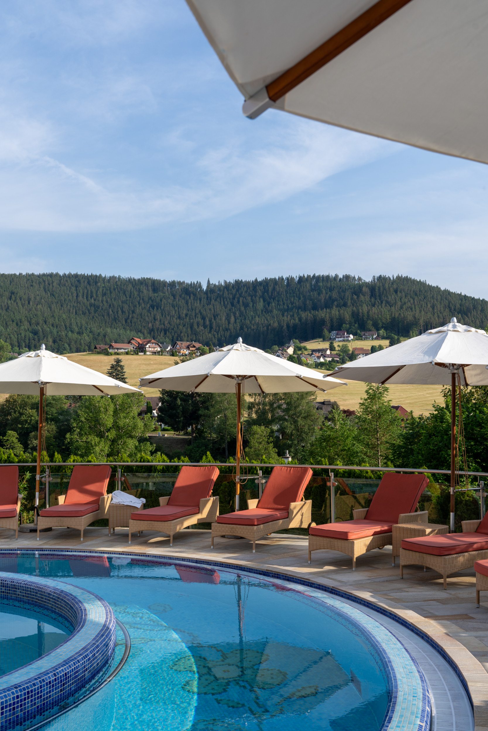 Endlose Sitz- und Entspannungsmöglichkeiten im Hotel Bareiss