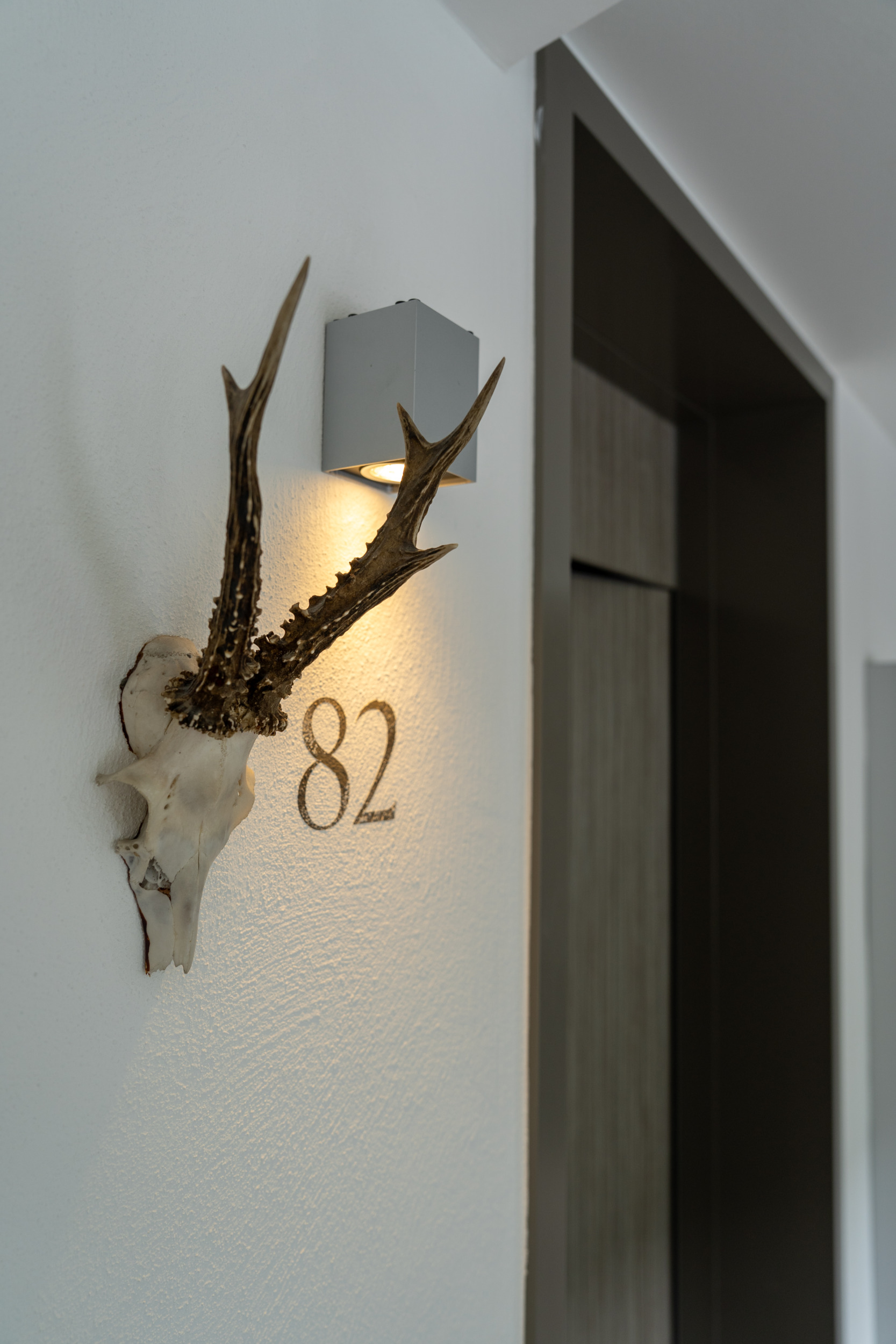 Dekoration mit Hirschgeweih in der Traube Tonbach
