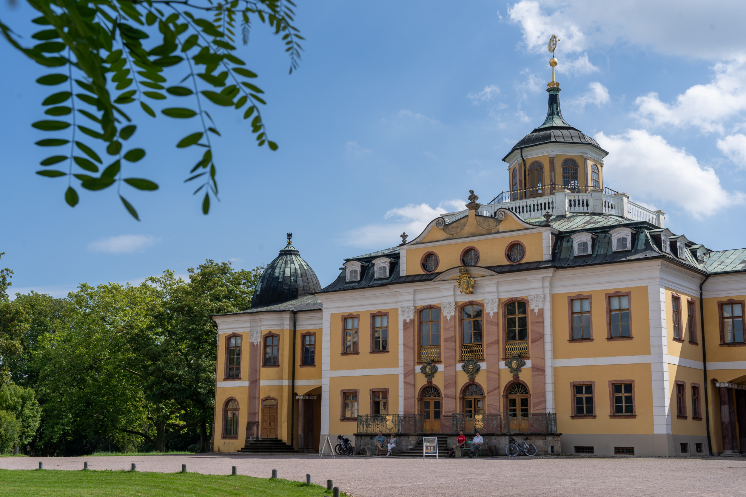 Das Schloss Belvedere in der Nähe von Weimar ist ein absolutes Highlight und man reist bei einem Besuch in Thüringen um die Welt