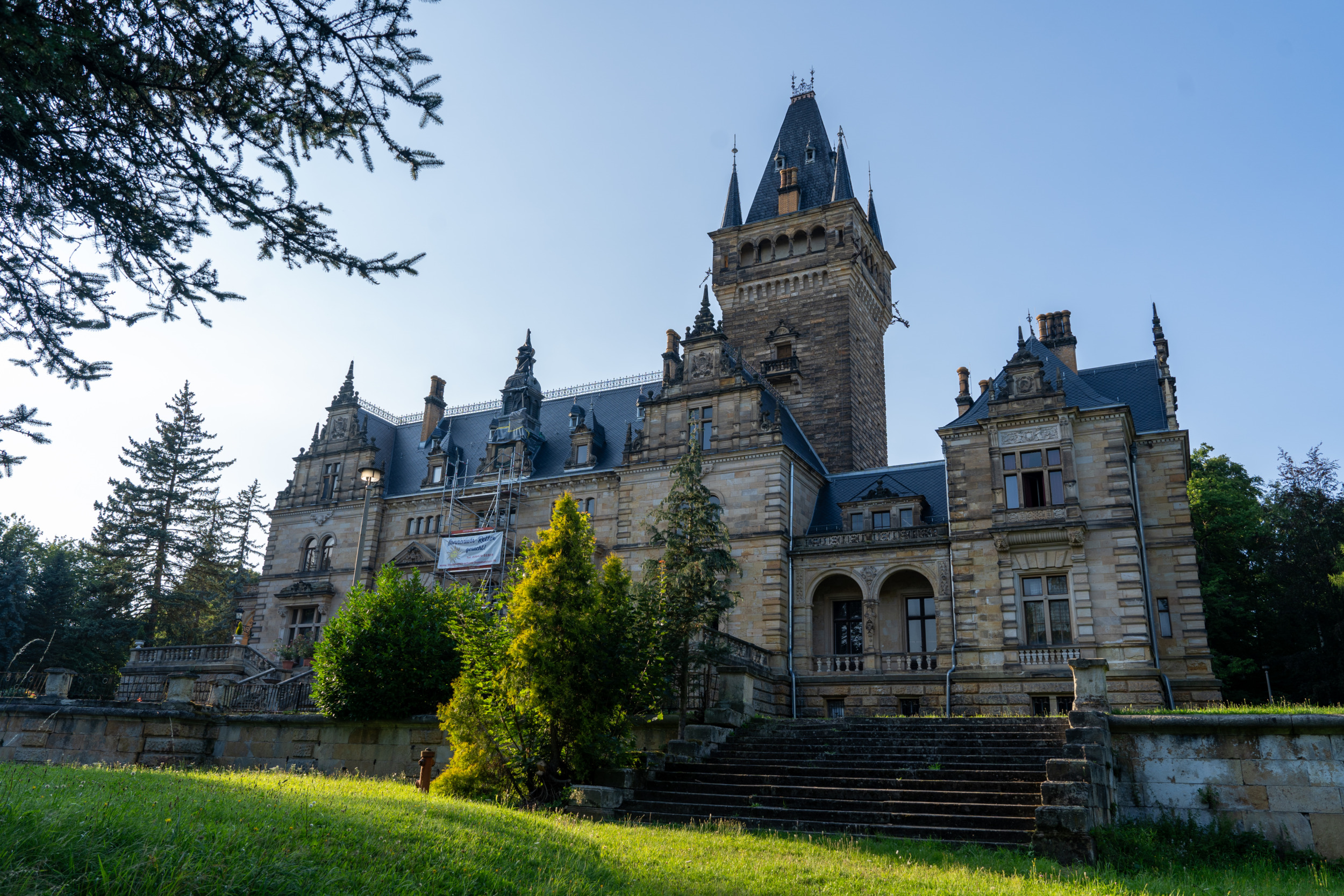 Schloss Hummelshain befindet sich gerade noch mitten in der Sanierung