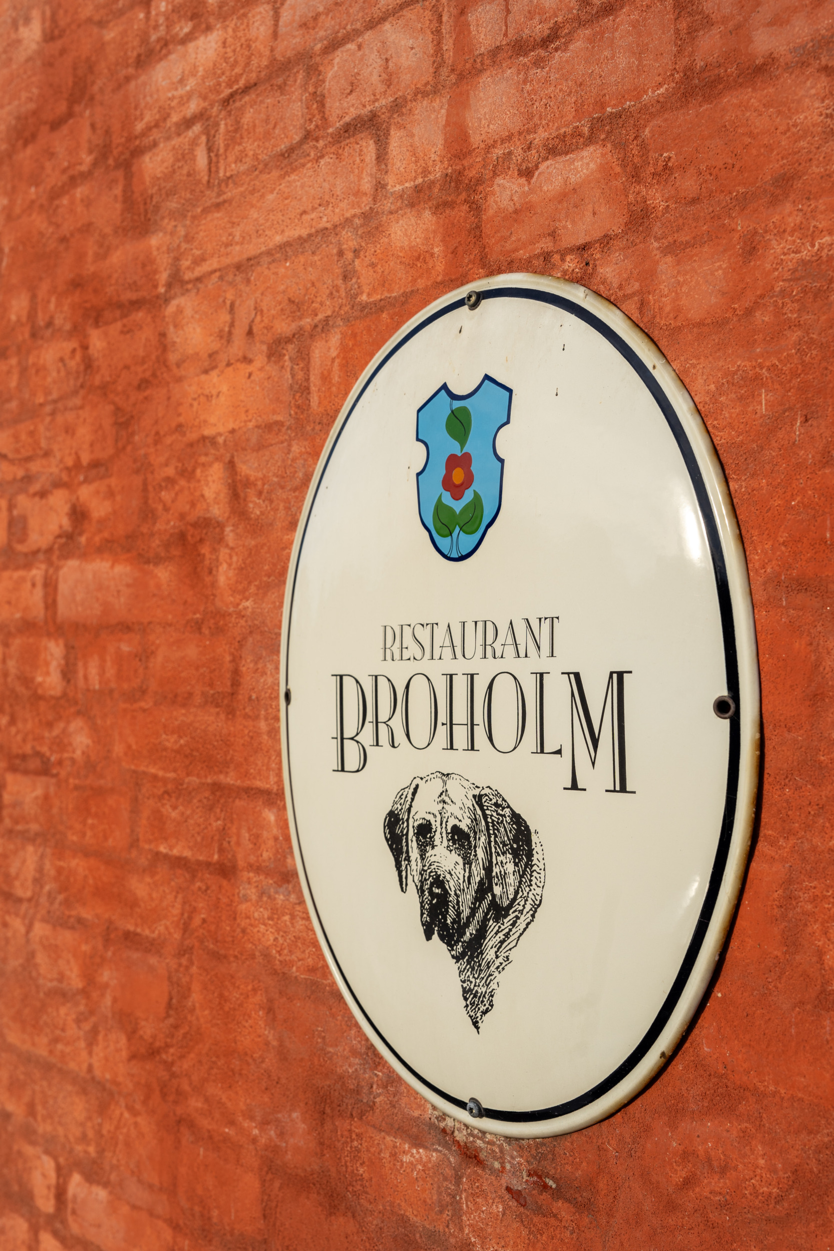 Plakette am Broholm Slot