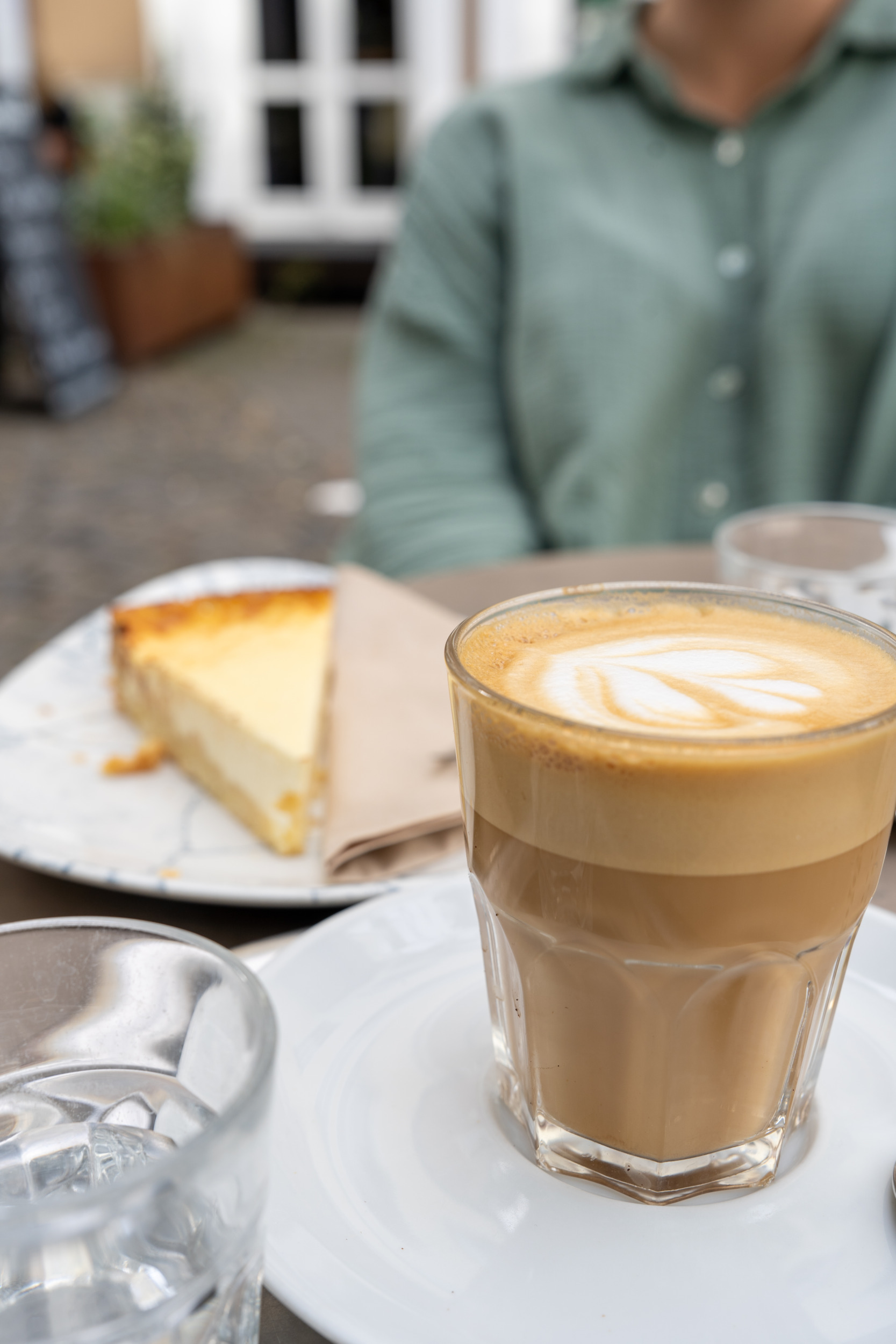 Kaffee und Kuchen im Bremer Schnoor-Viertel