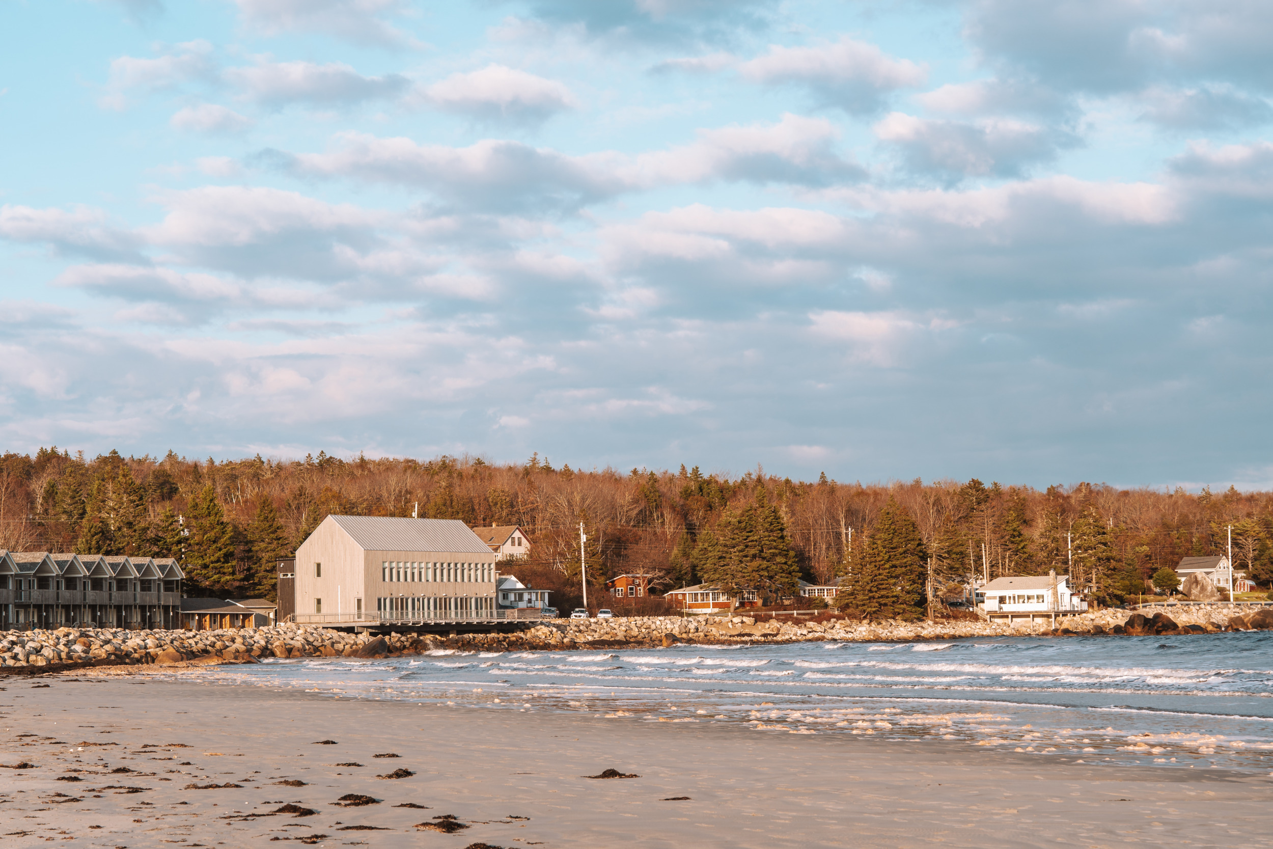 The Quarterdeck Resort liegt direkt am Summerville Beach