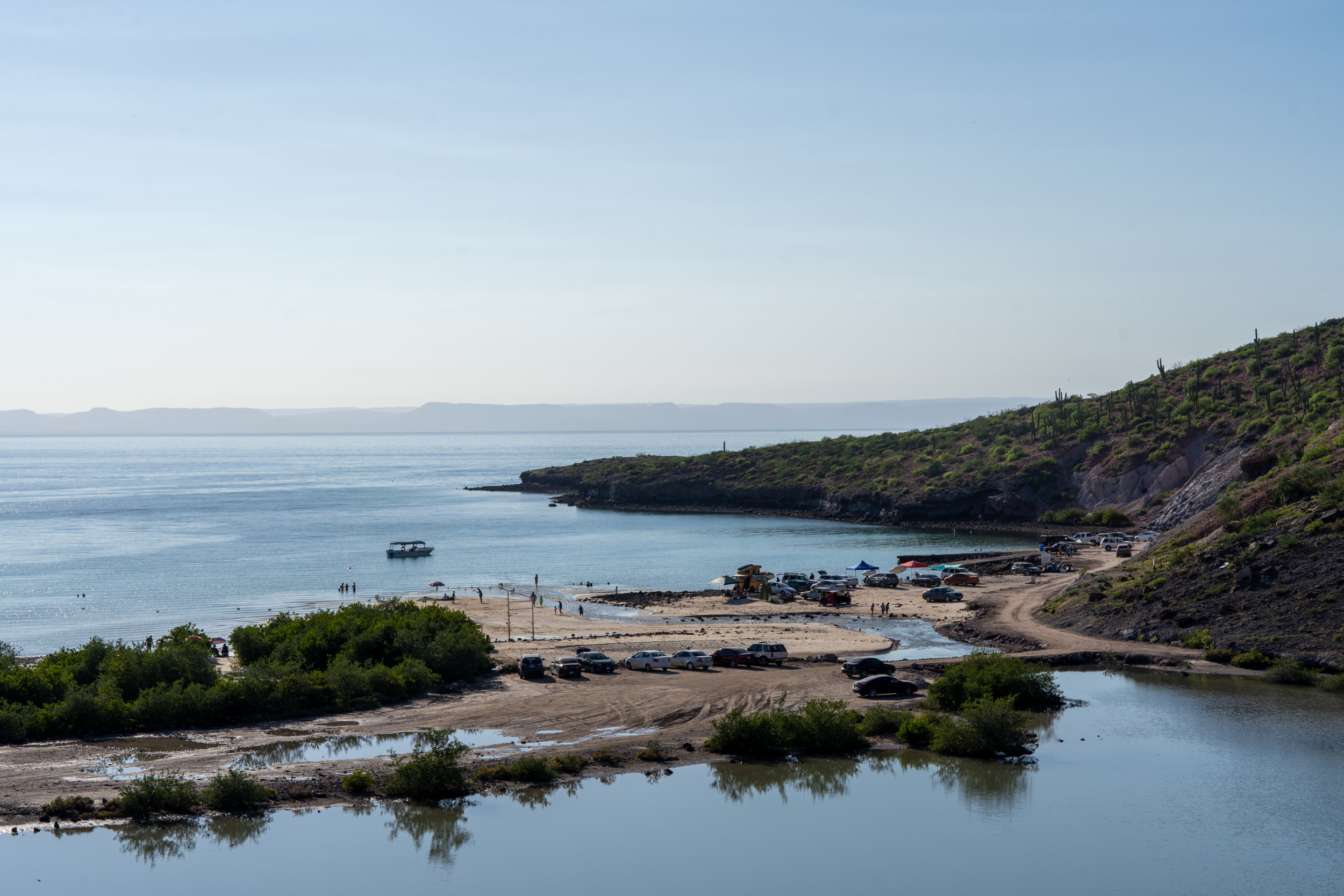 Den Playa Pechilingue erkennt ihr schon von der Straße aus