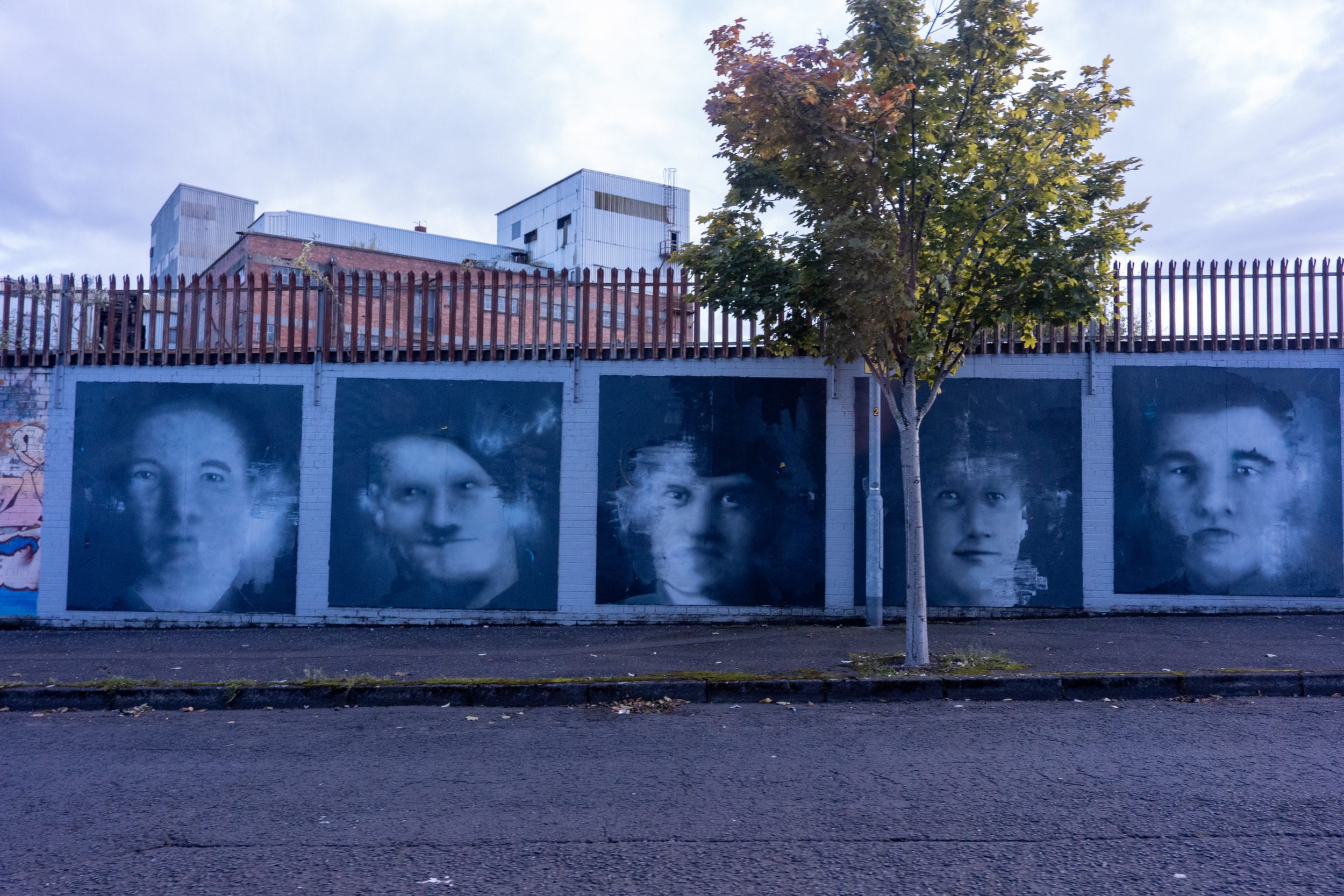 Die wohl bekannteste Sehenswürdigkeit in Belfast ist die Peace Wall