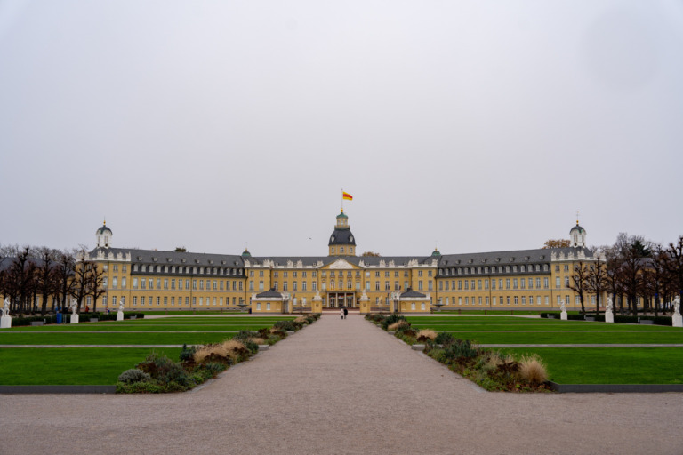 Das Karlsruher Schloss ist das Herz der Stadt – und ein absolutes Highlight