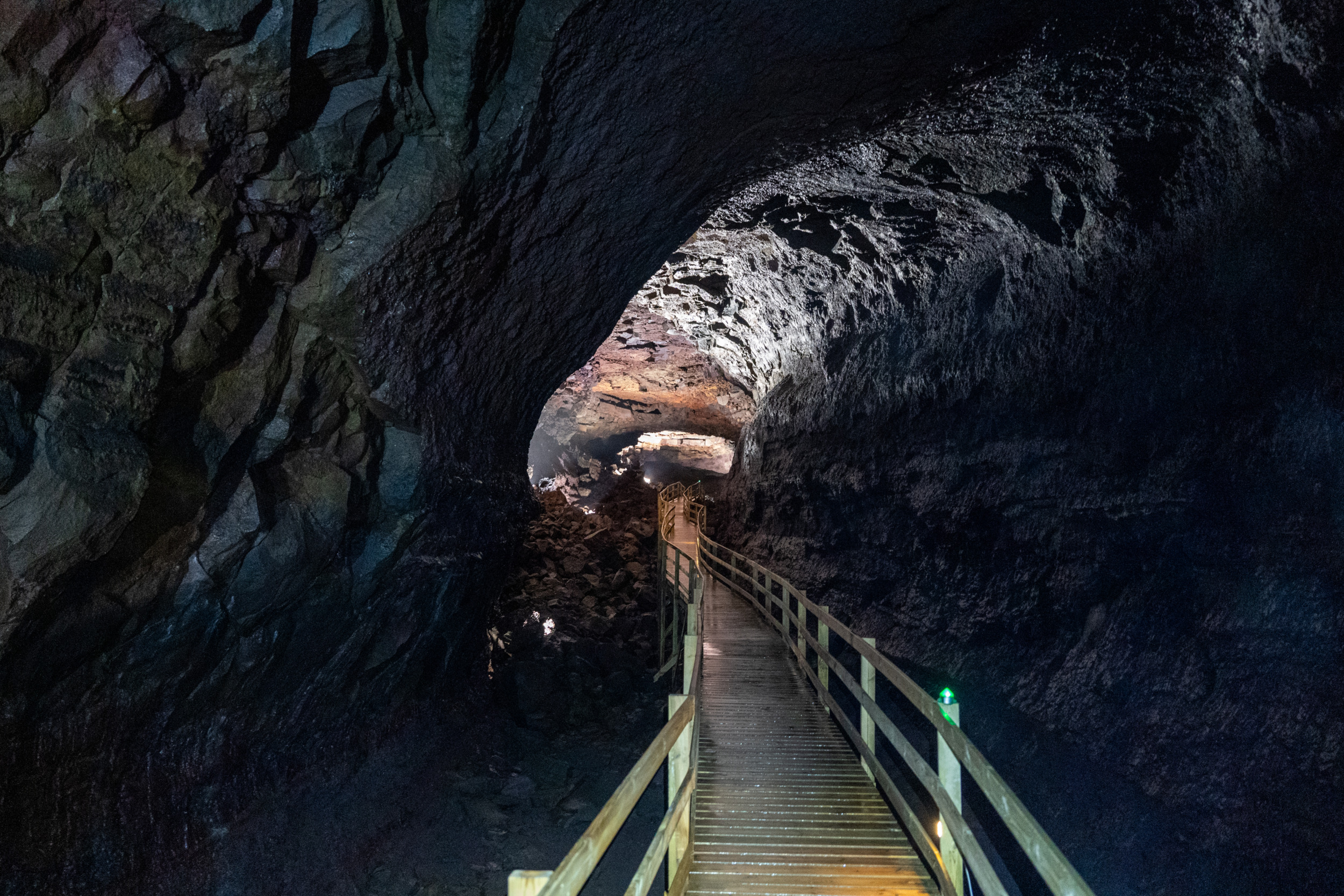 Die Tour durch den Lavatunnel ist ein einmaliges Erlebnis