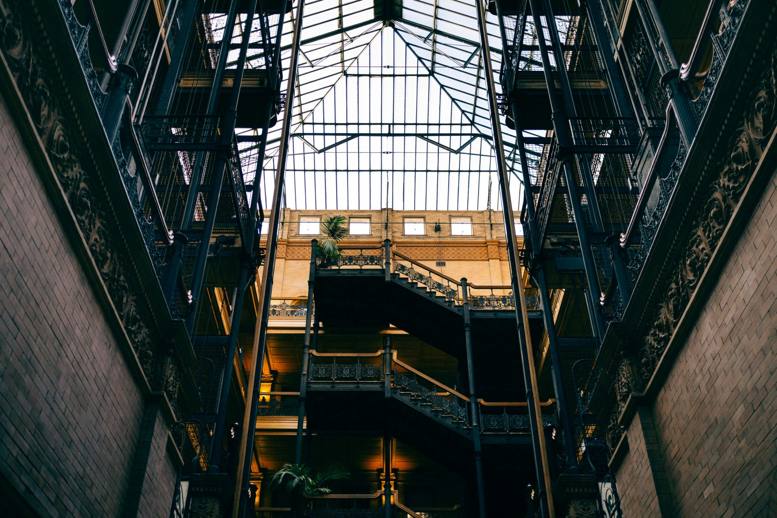 Das Bradbury Building ist das perfekte Fotomotiv und ein Geheimtipp unter den Los Angeles Sehenswürdigkeiten