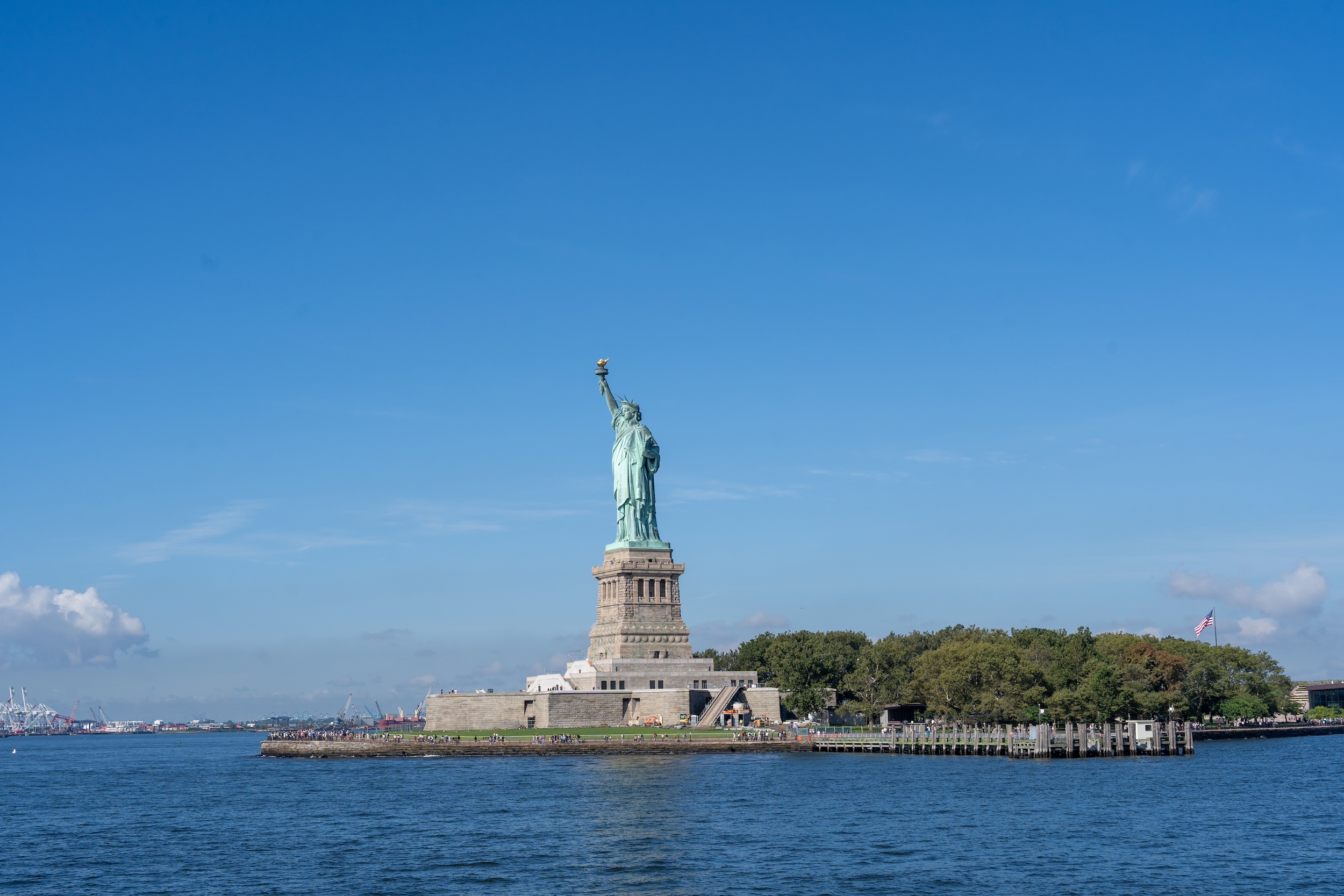 Zu einem Besuch in New York gehört definitiv die Fährfahrt zur Freiheitsstatue
