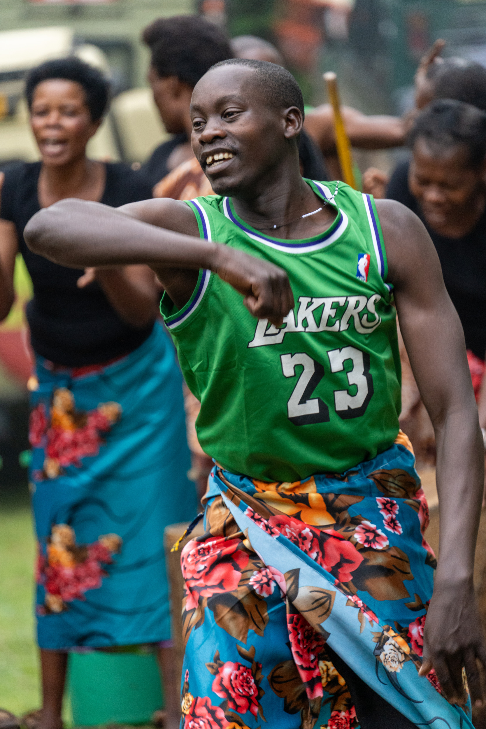 Tänzer am Bwindi-Nationalpark in Uganda