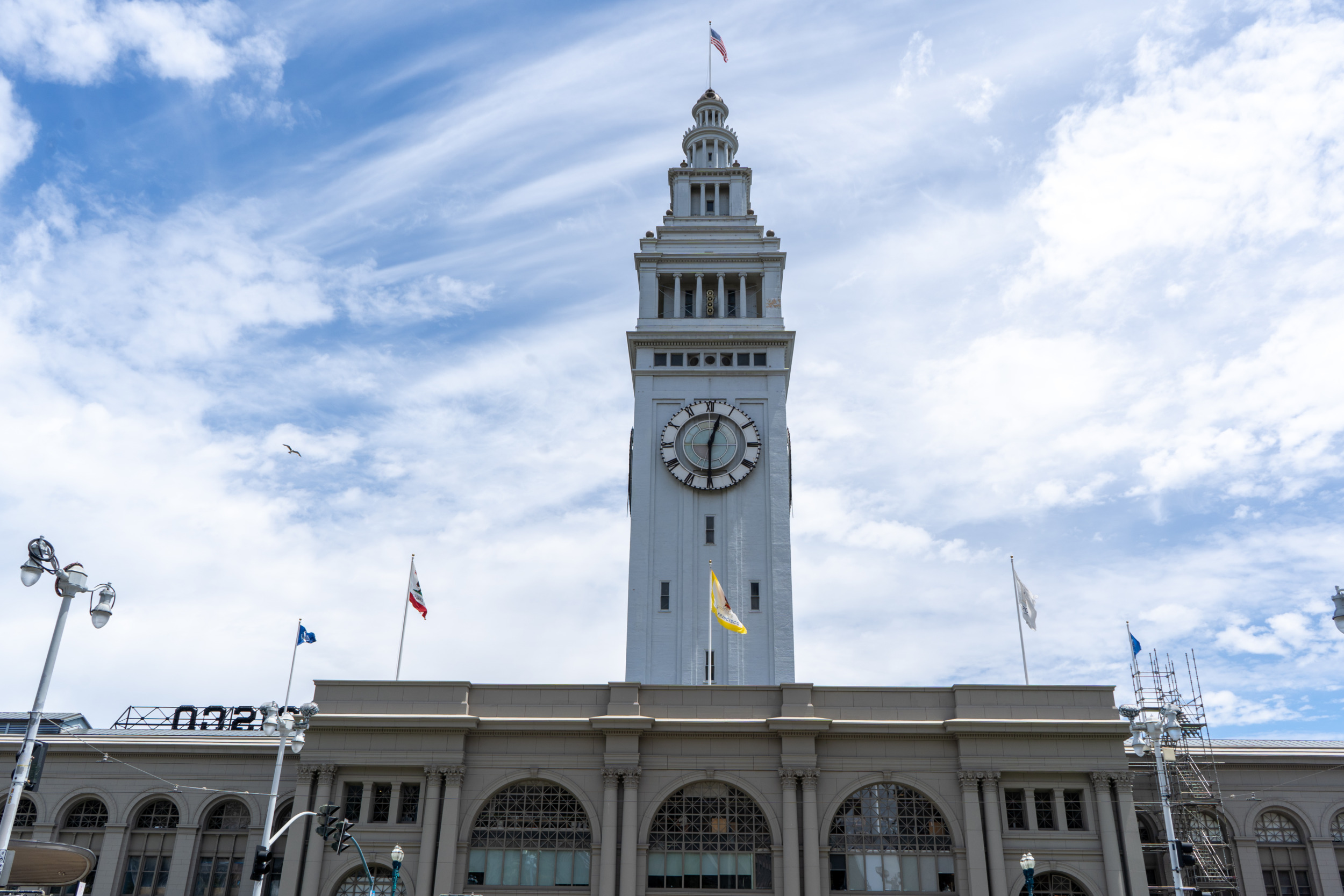 Im historischen Ferry Building befinden sich zahlreiche Restaurants und Cafés