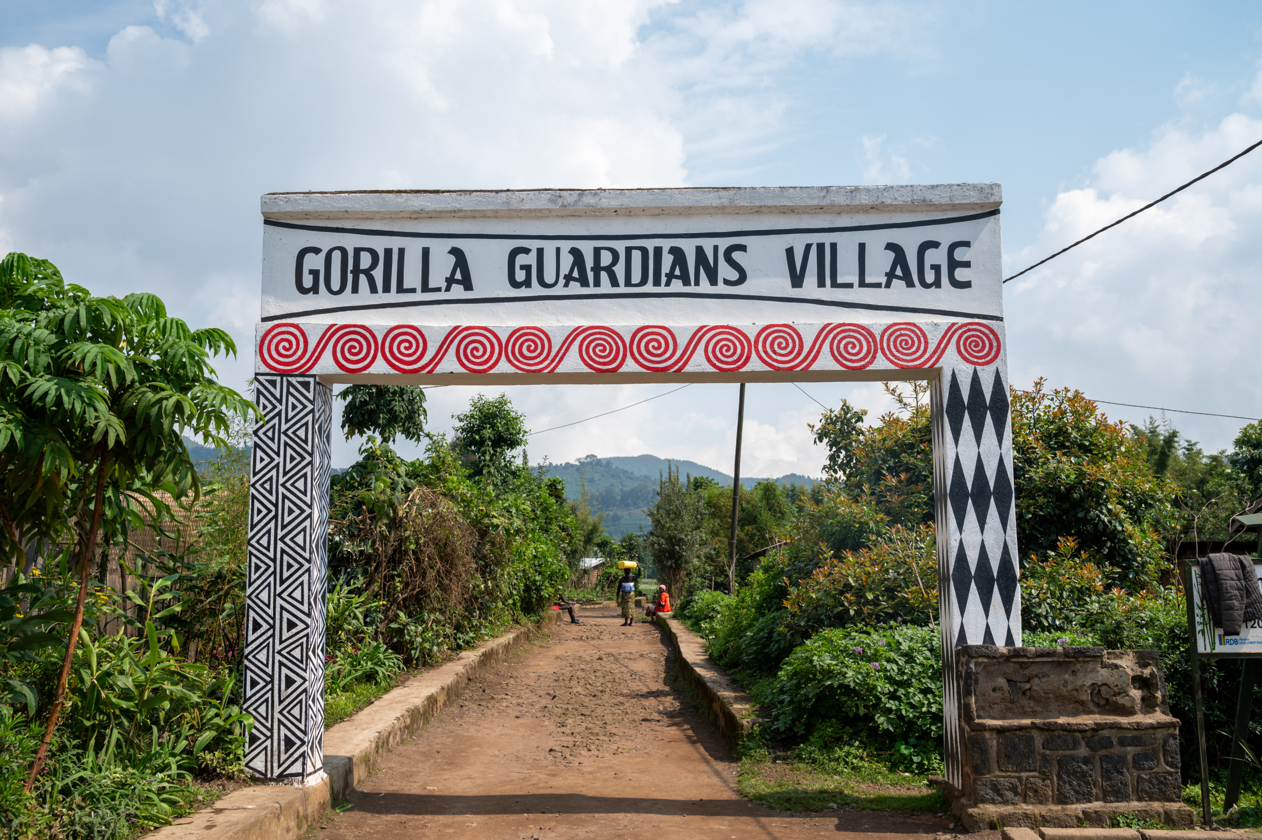 Der Eingang zum Gorilla Guardians Village