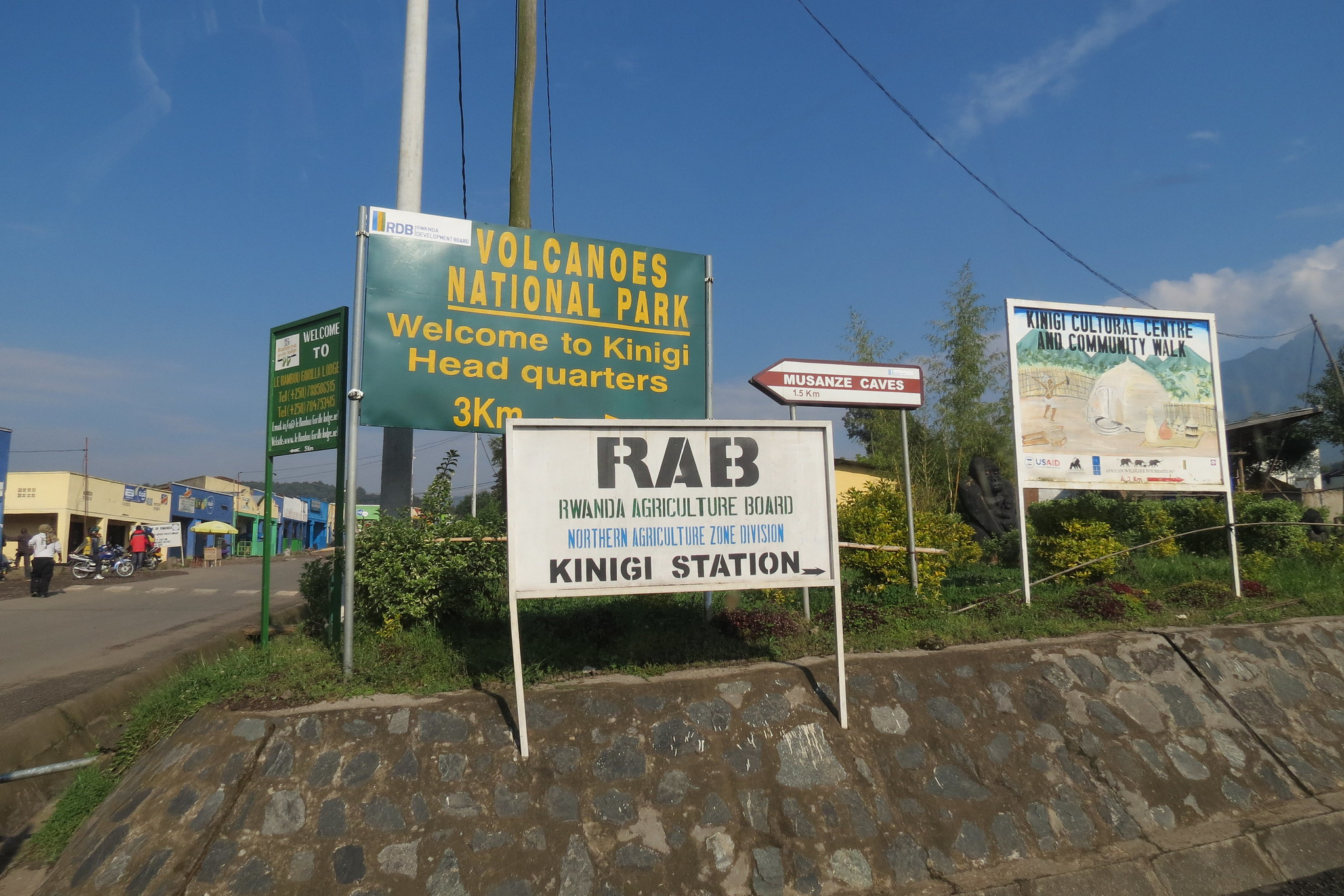 Die Anreise von Kigali nach Kinigi ist denkbar einfach