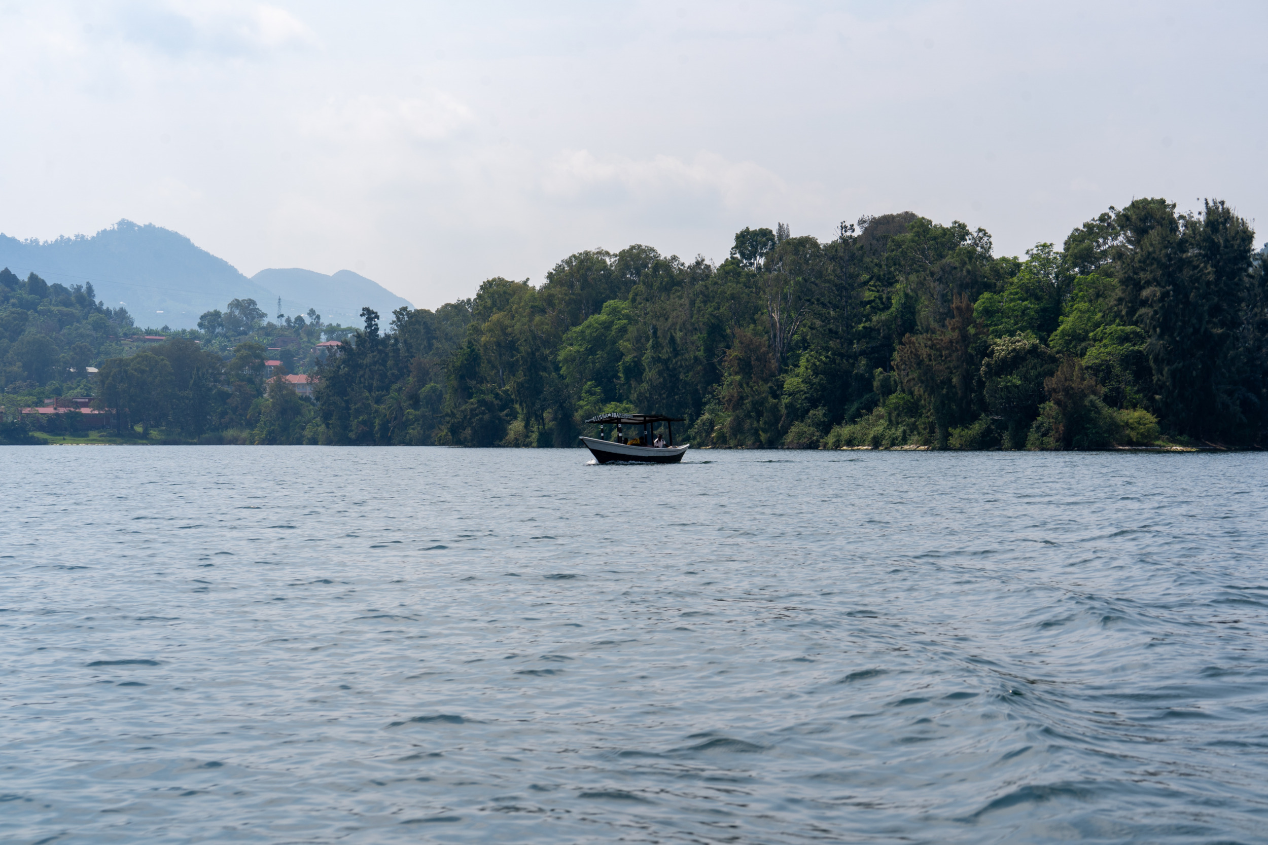 Kaum zu glauben, dass sich unter der Oberfläche des Lake Kivu tödliches Gas befindet