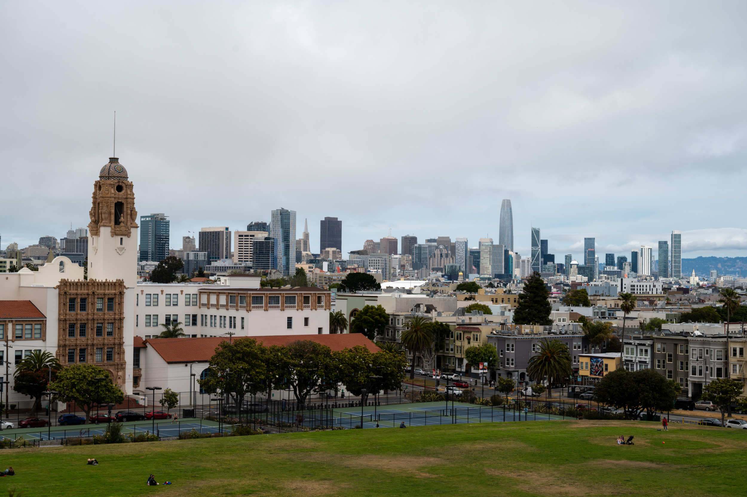 Vom Mission Dolores Park habt ihr einen tollen Ausblick auf die Sehenswürdigkeiten von San Francisco