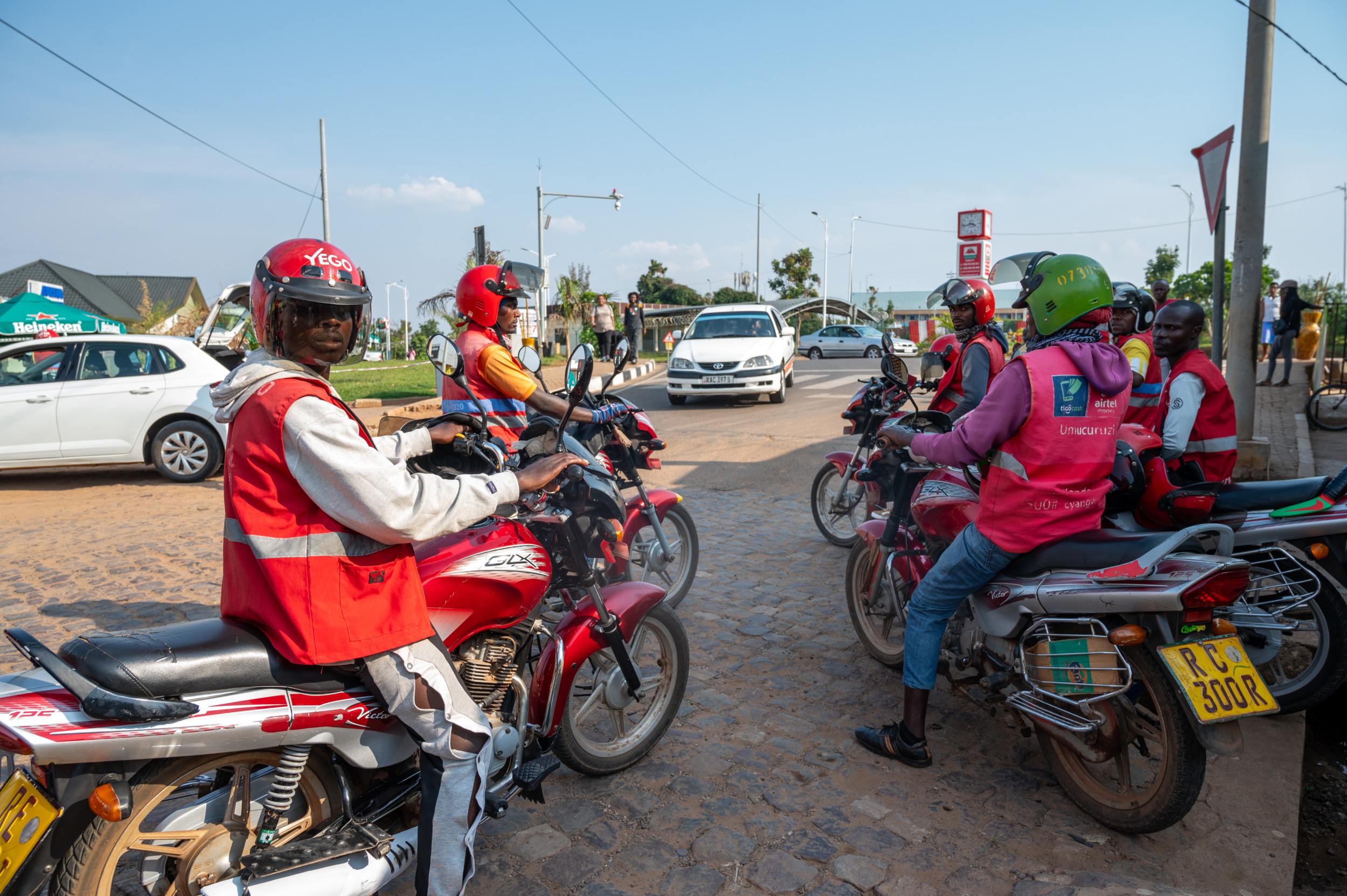Mototaxis sind die Hauptverkehrsmittel in Ruanda