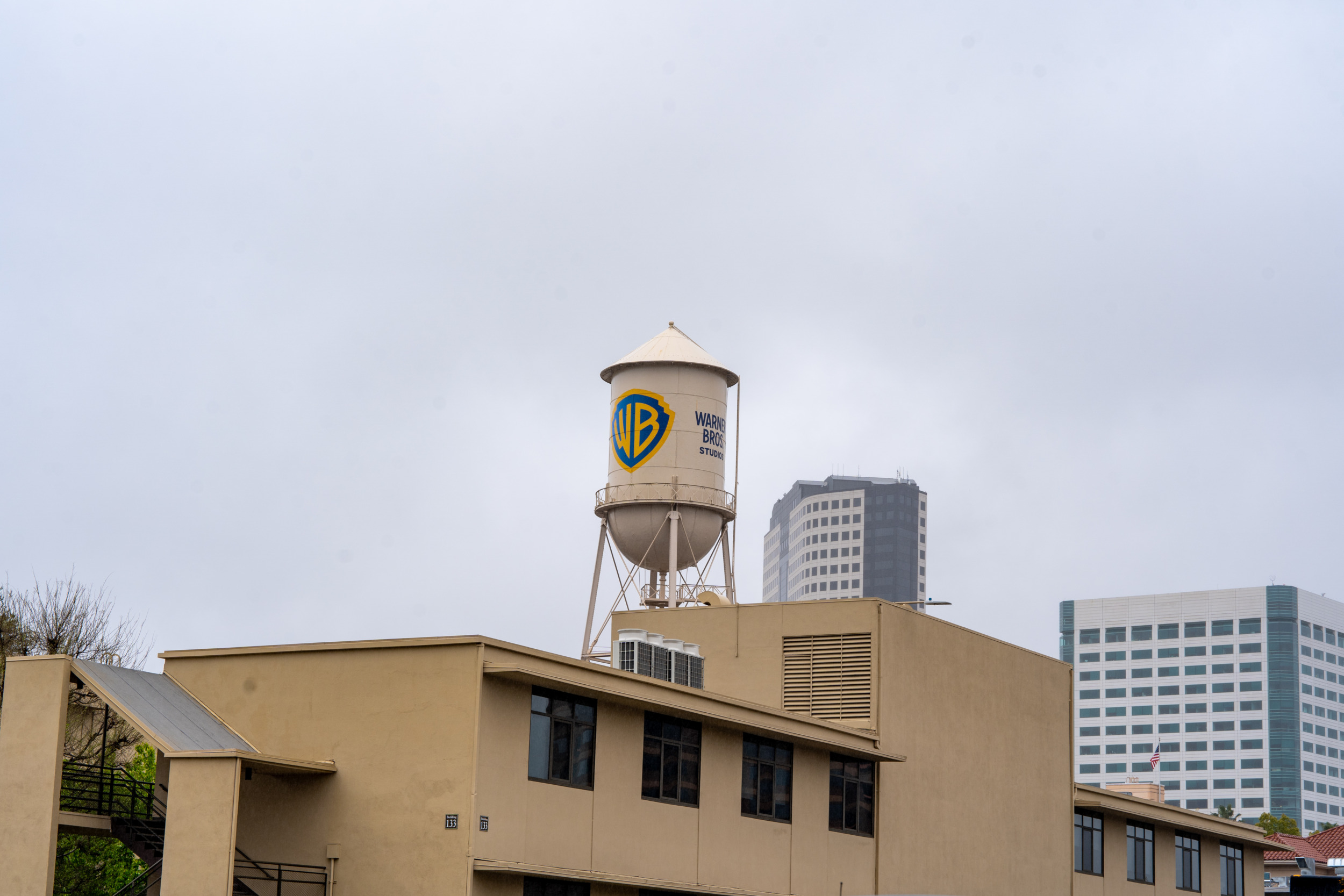 Der Warner-Bros.-Wasserturm ist ein historisches Bauwerk auf dem Grundstück der Warner-Bros.-Studios