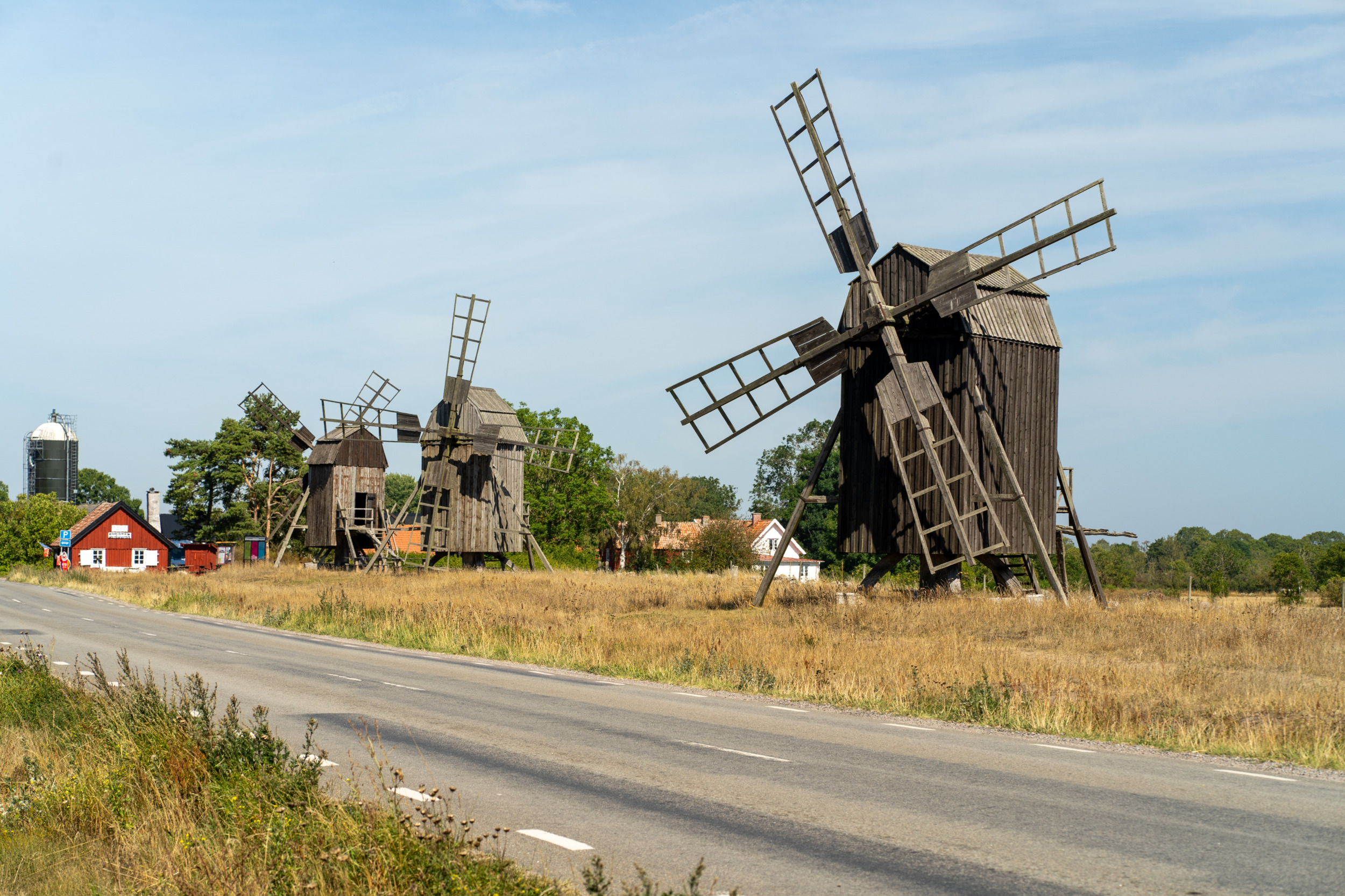 Die Windmühlen in Lerkaka sind ein schönes Fotomotiv