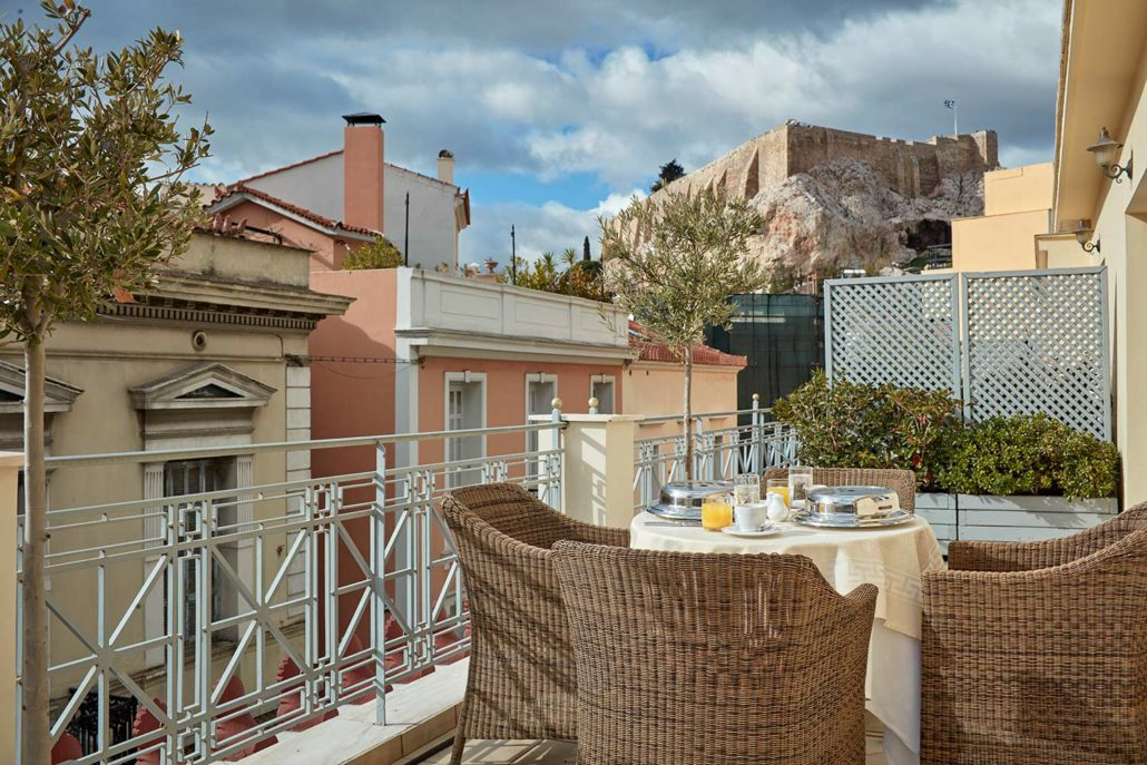 Terrasse des Ava Hotel and Suites, einem Boutique-Hotel in Athen
