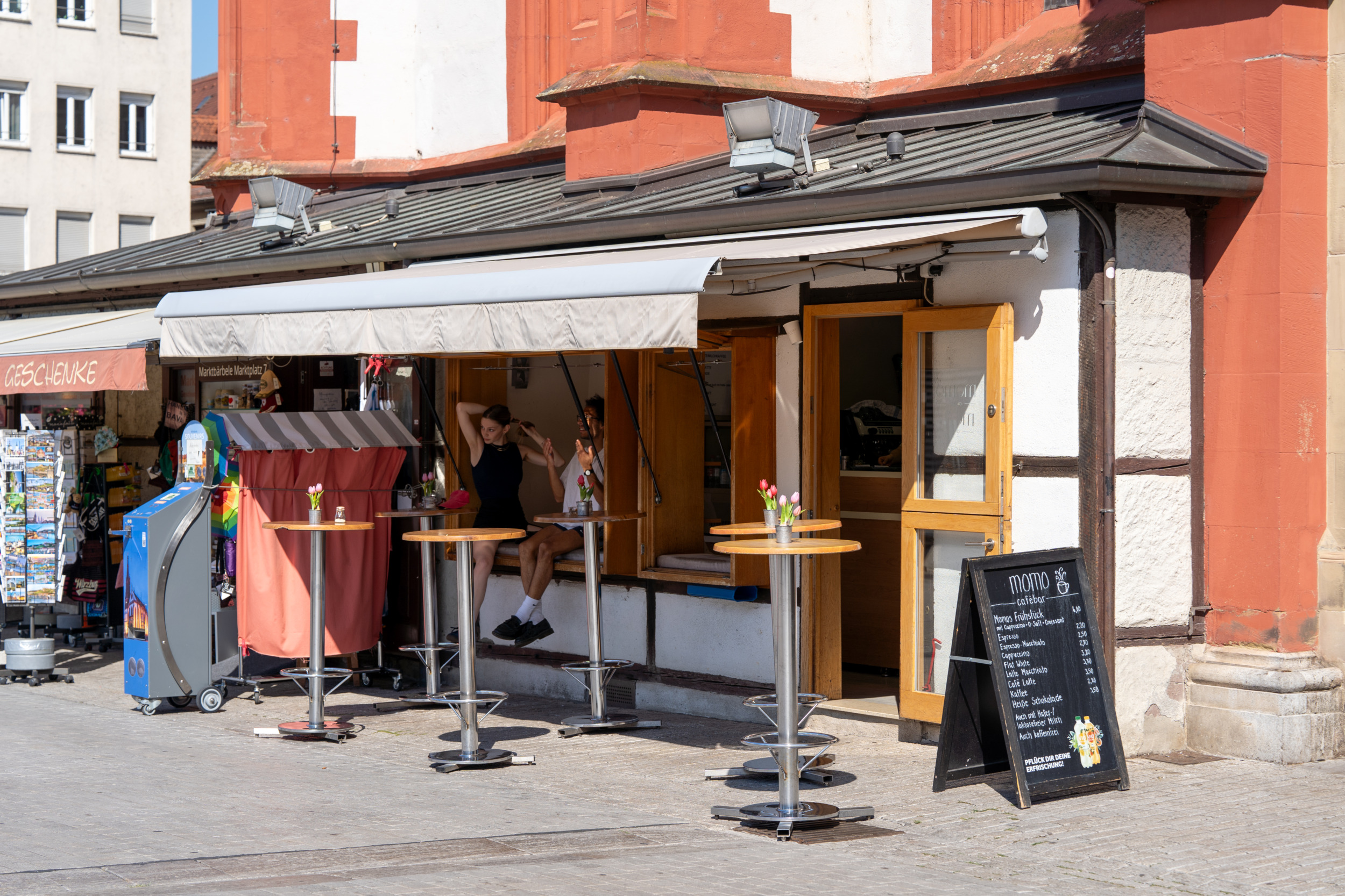 MOMO Cafébar