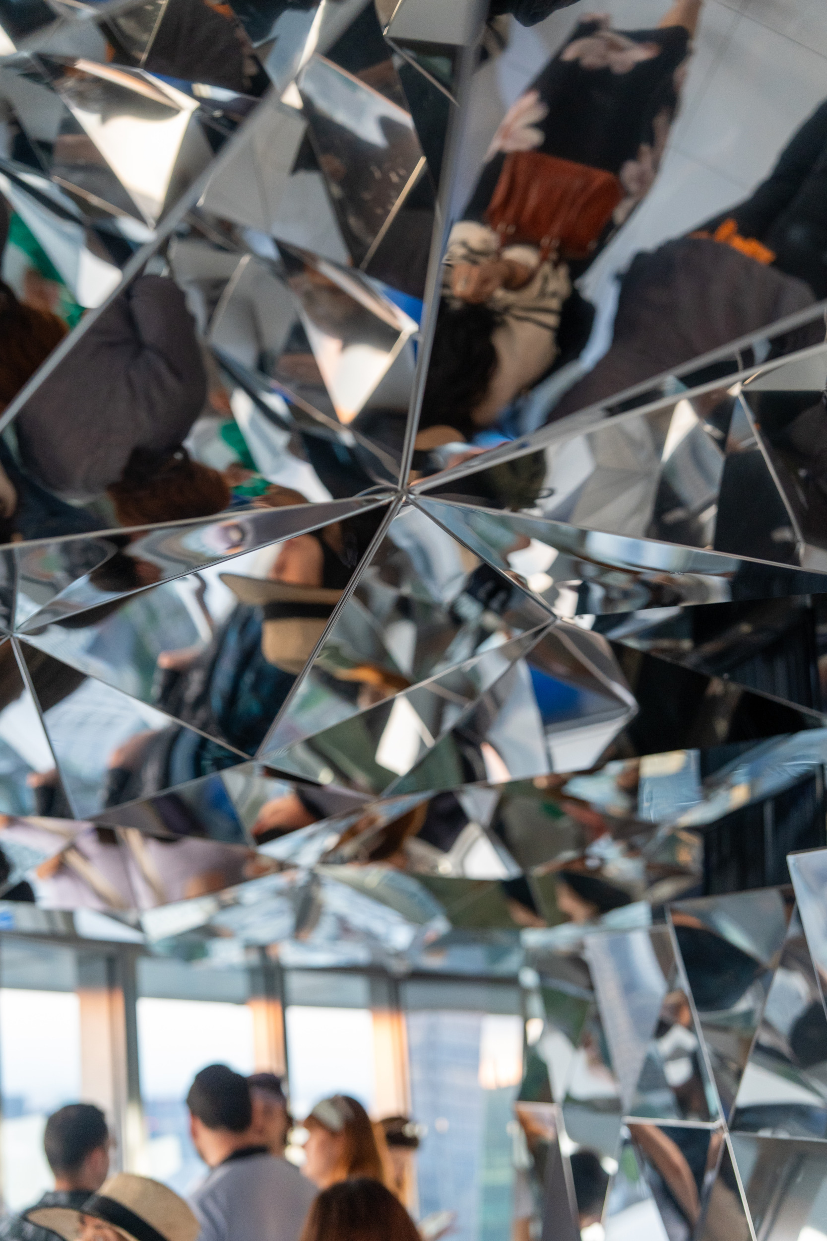 Diamanten-Installation im Top Deck