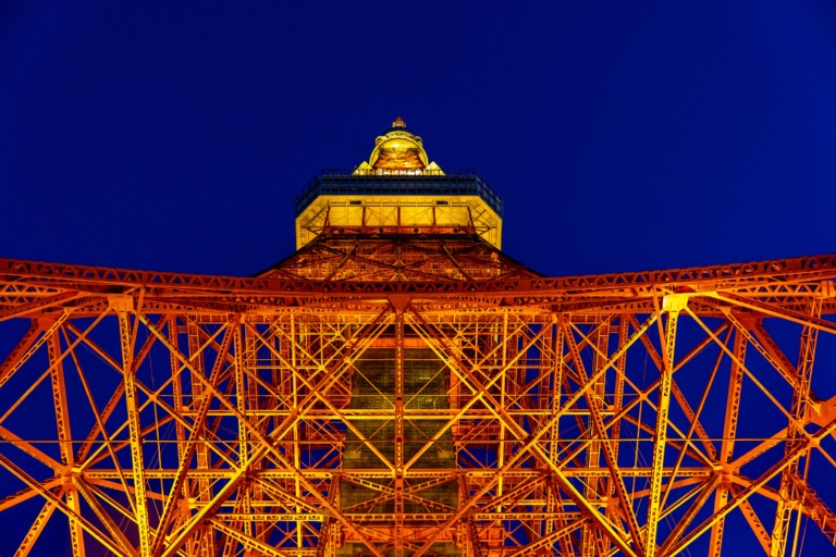 Tokyo Tower von unten