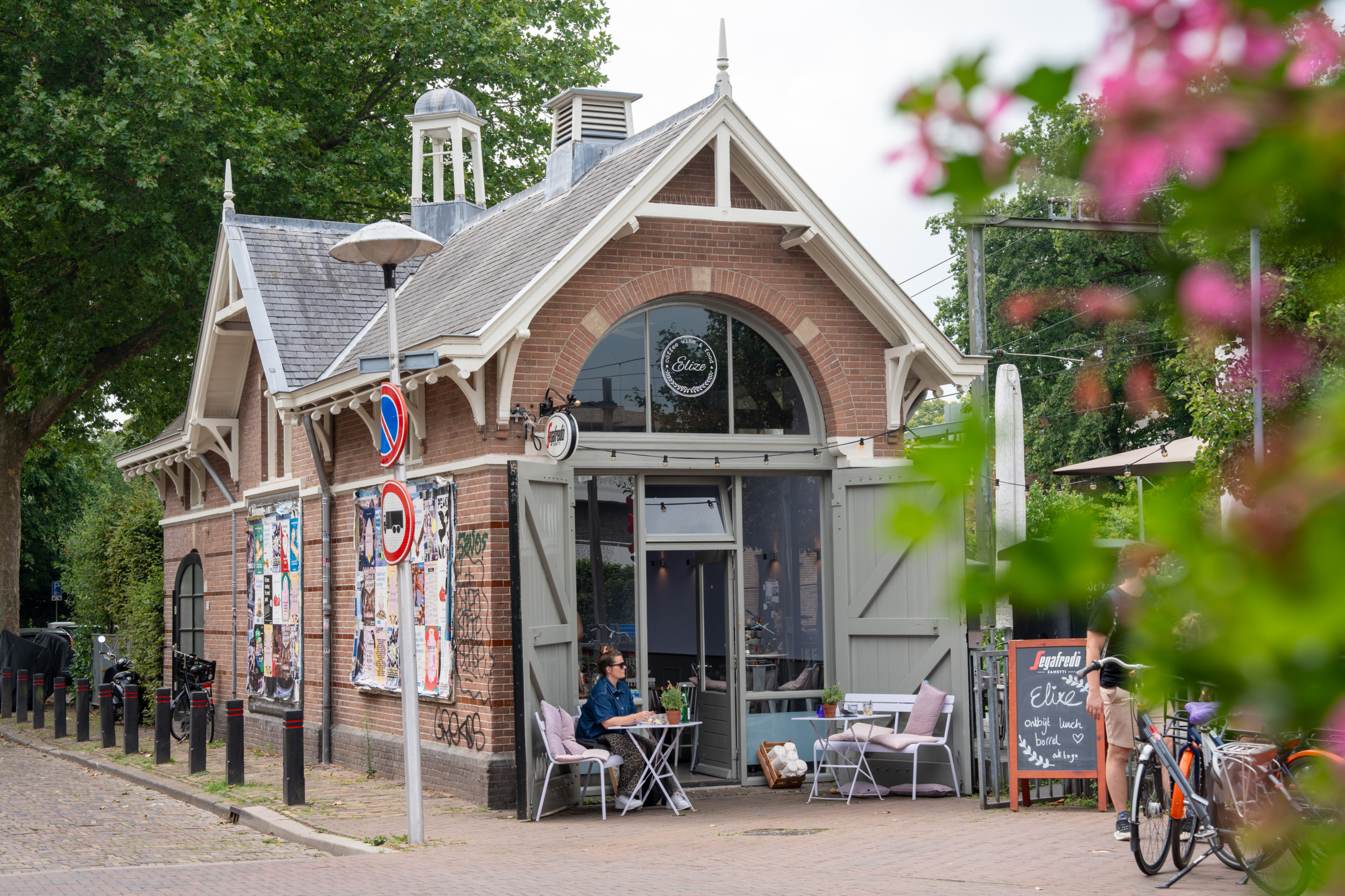Café Elize bij Spoor