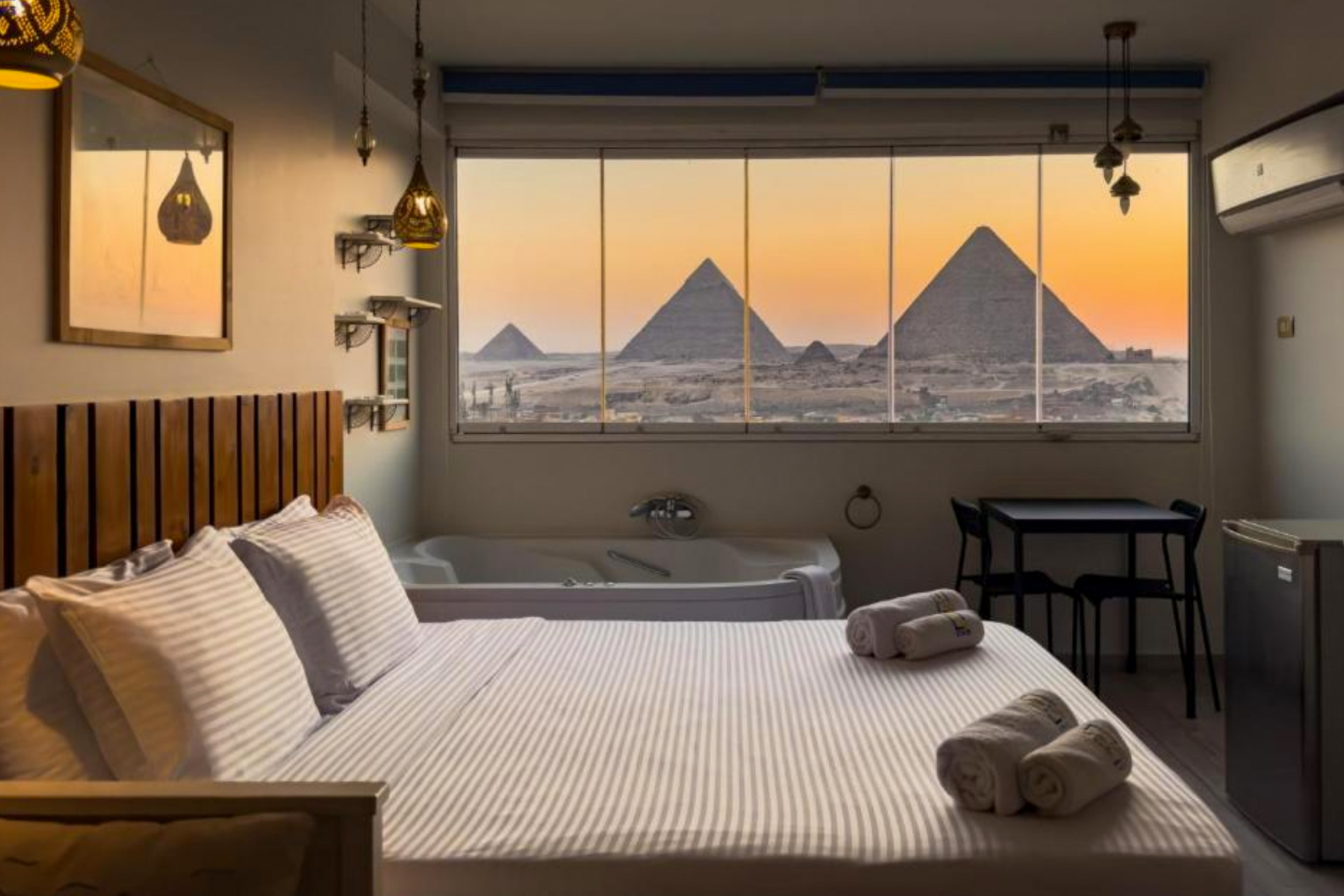 Zimmer im Jacuzzi Studio, ein Kairo Hotel mit Blick auf die Pyramiden