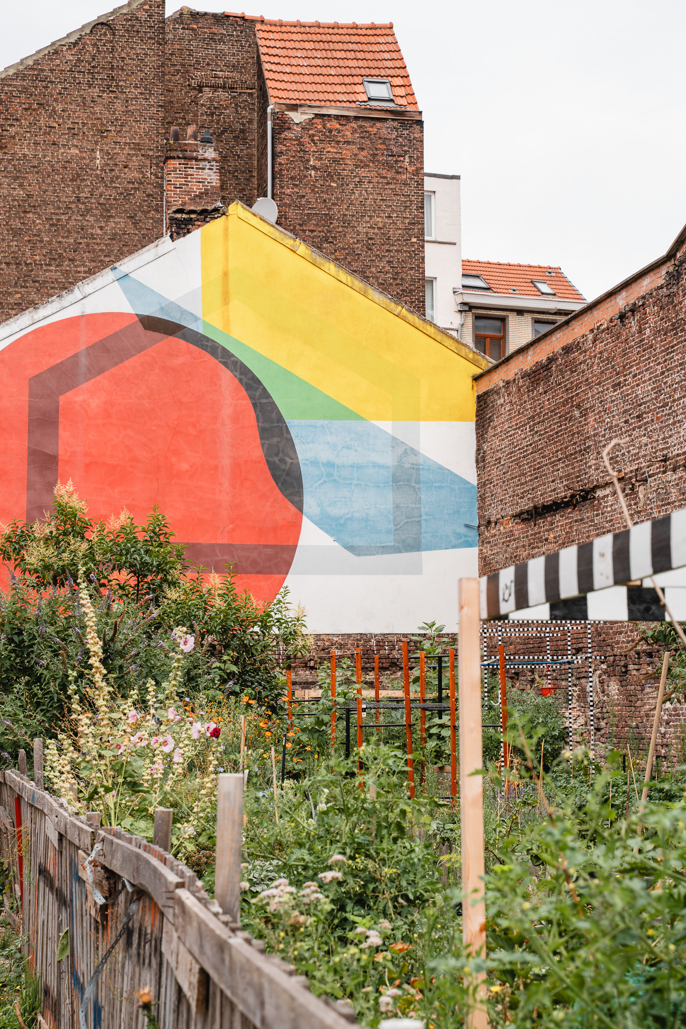 Ein buntes Wandbild in Brüssel